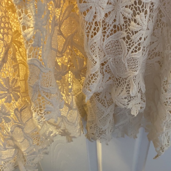 Very pretty dress. Worn once - Picture 3 of 4